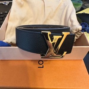 Great condition LV women’s reversible belt.